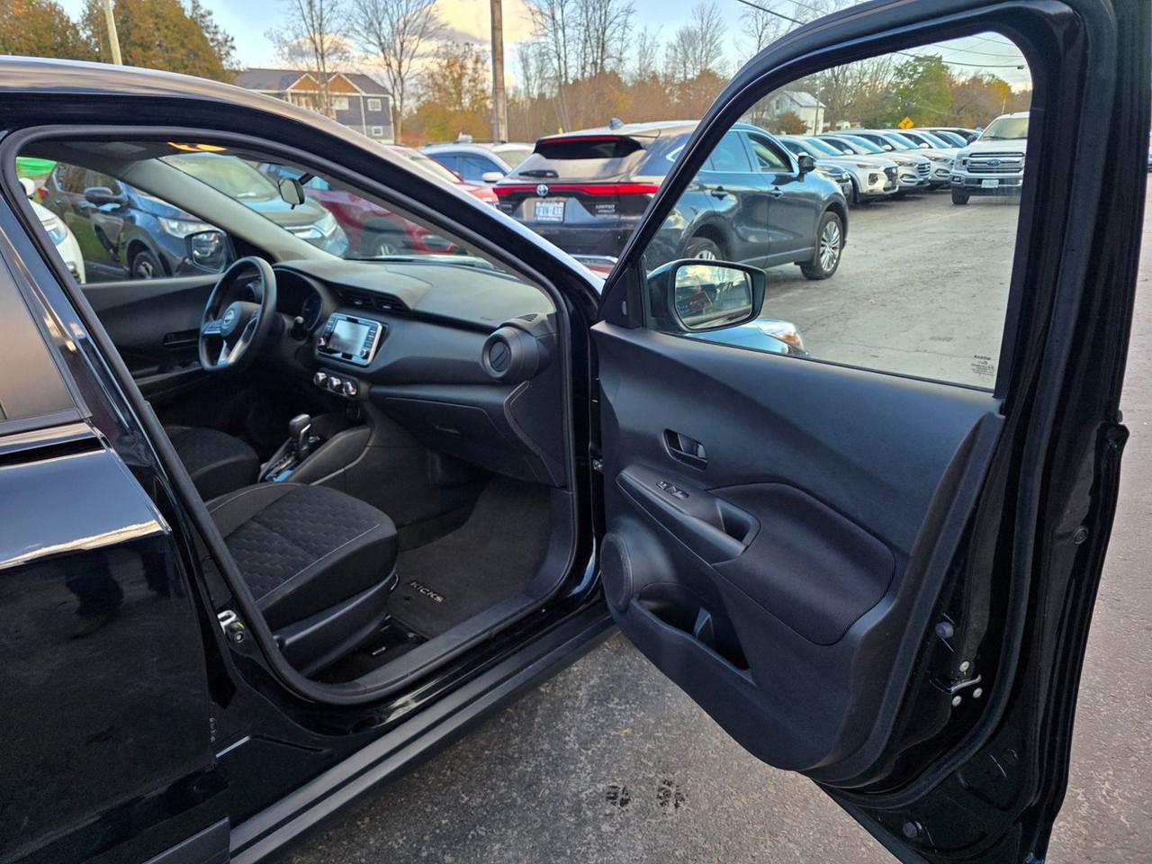 2022 Nissan Kicks S Photo