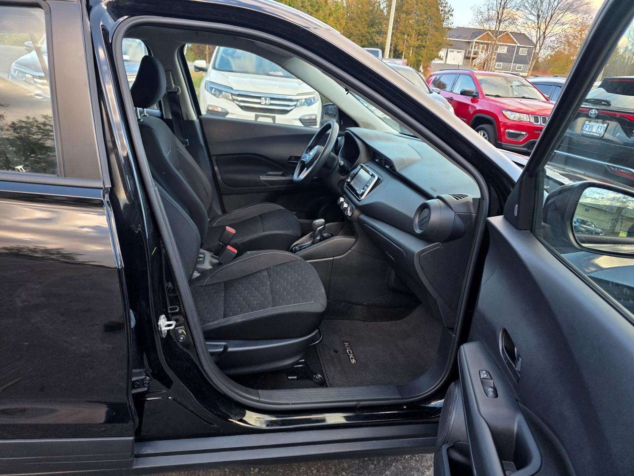 2022 Nissan Kicks S Photo