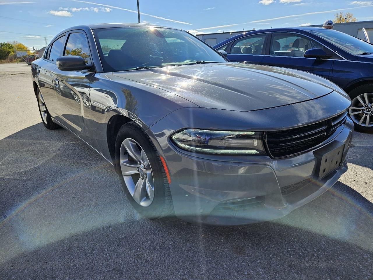 2017 Dodge Charger SXT Photo3