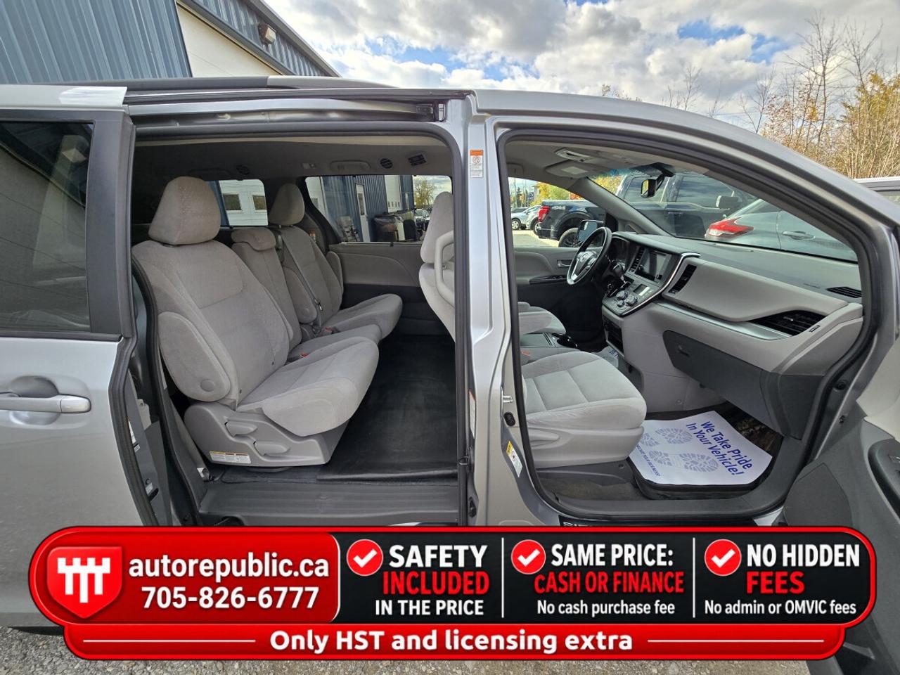 2016 Toyota Sienna LE Certified One Owner Well Maintained Photo3