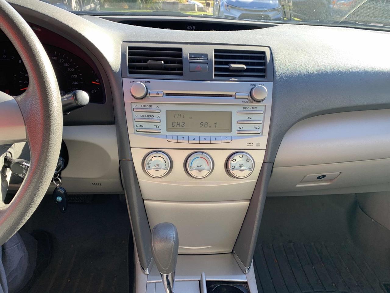 2007 Toyota Camry LE V6 - NO ACCIDENTS - ONE OWNER Photo