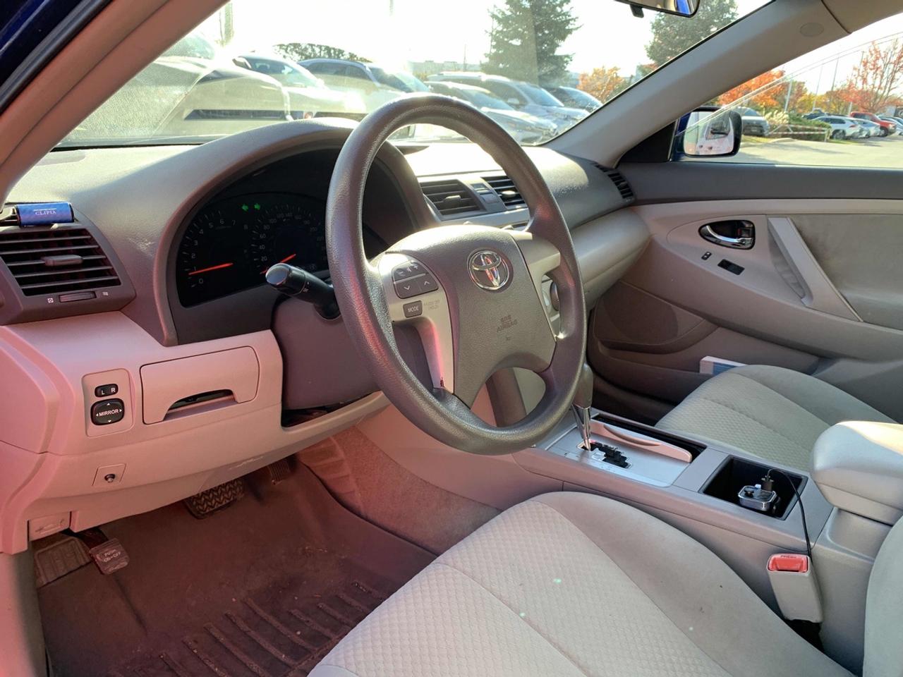 2007 Toyota Camry LE V6 - NO ACCIDENTS - ONE OWNER Photo2