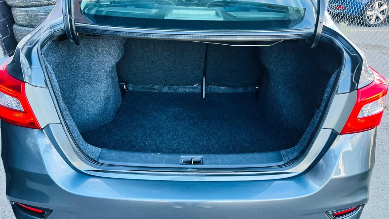 2017 Nissan Sentra SV Photo