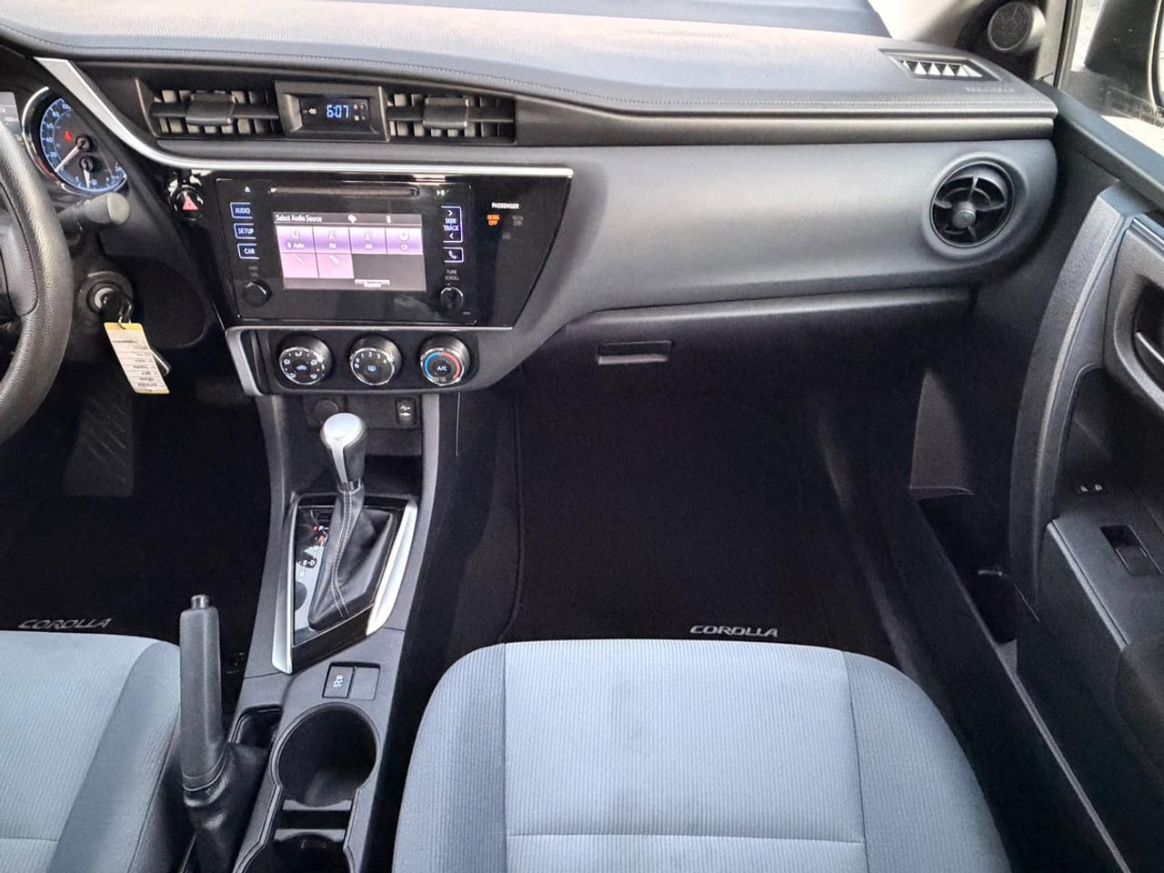 2017 Toyota Corolla LE Photo