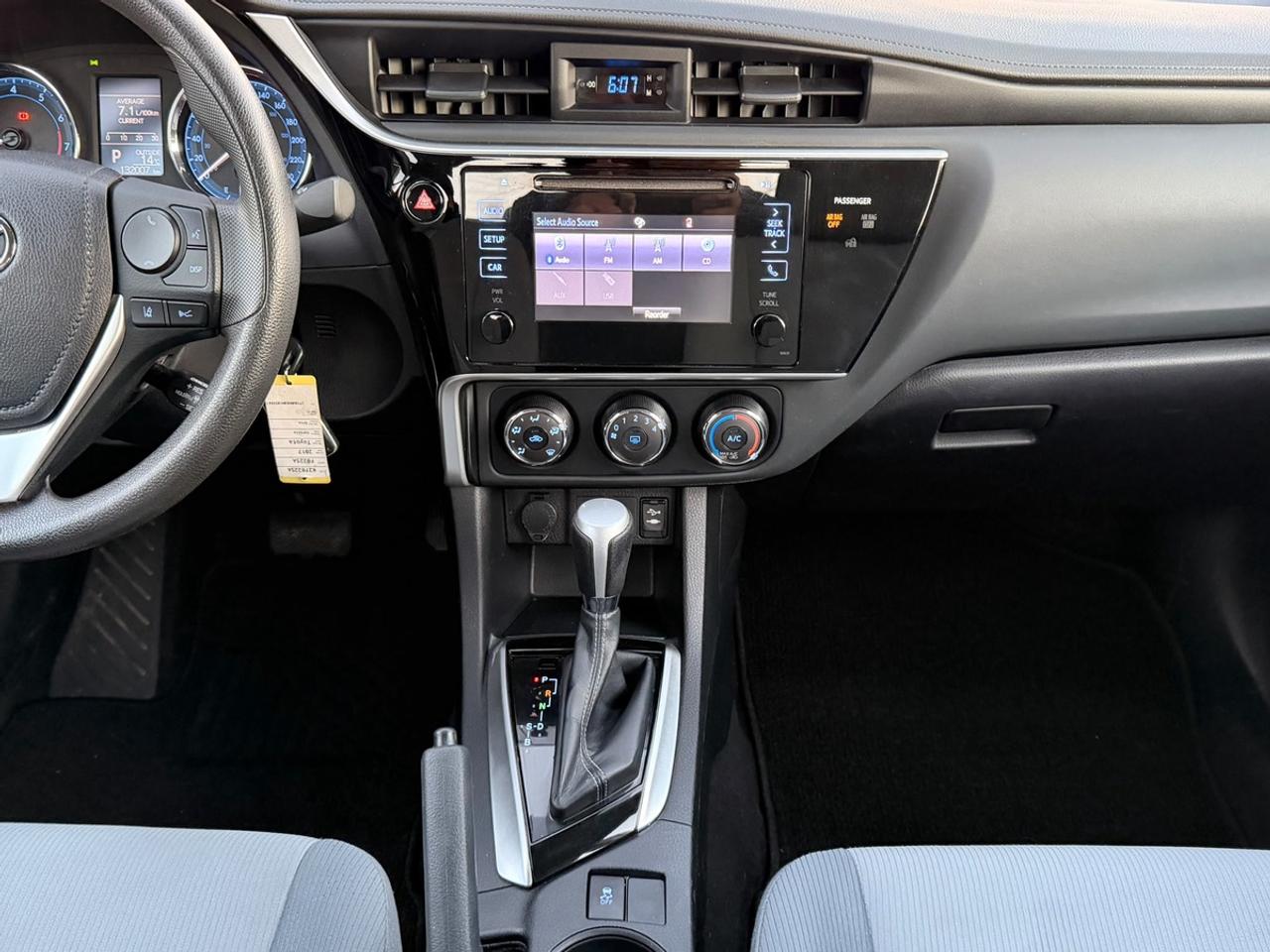 2017 Toyota Corolla LE Photo