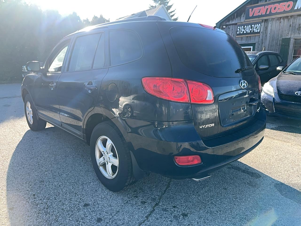 2009 Hyundai Santa Fe GL Photo2