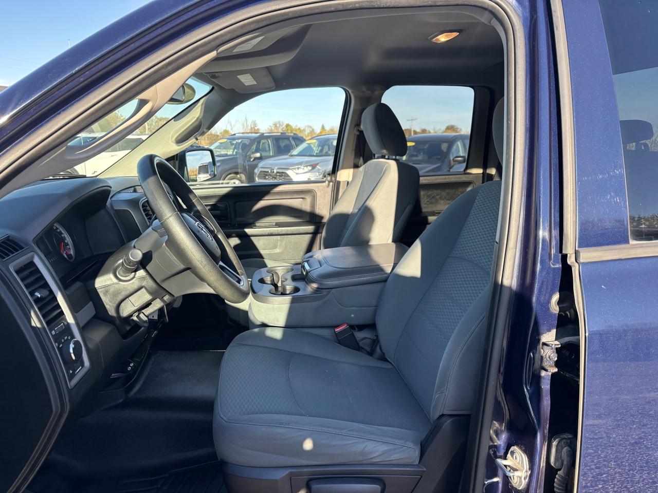 2015 RAM 1500 Tradesman Quad Cab 4WD No Accidents! Hemi! Photo