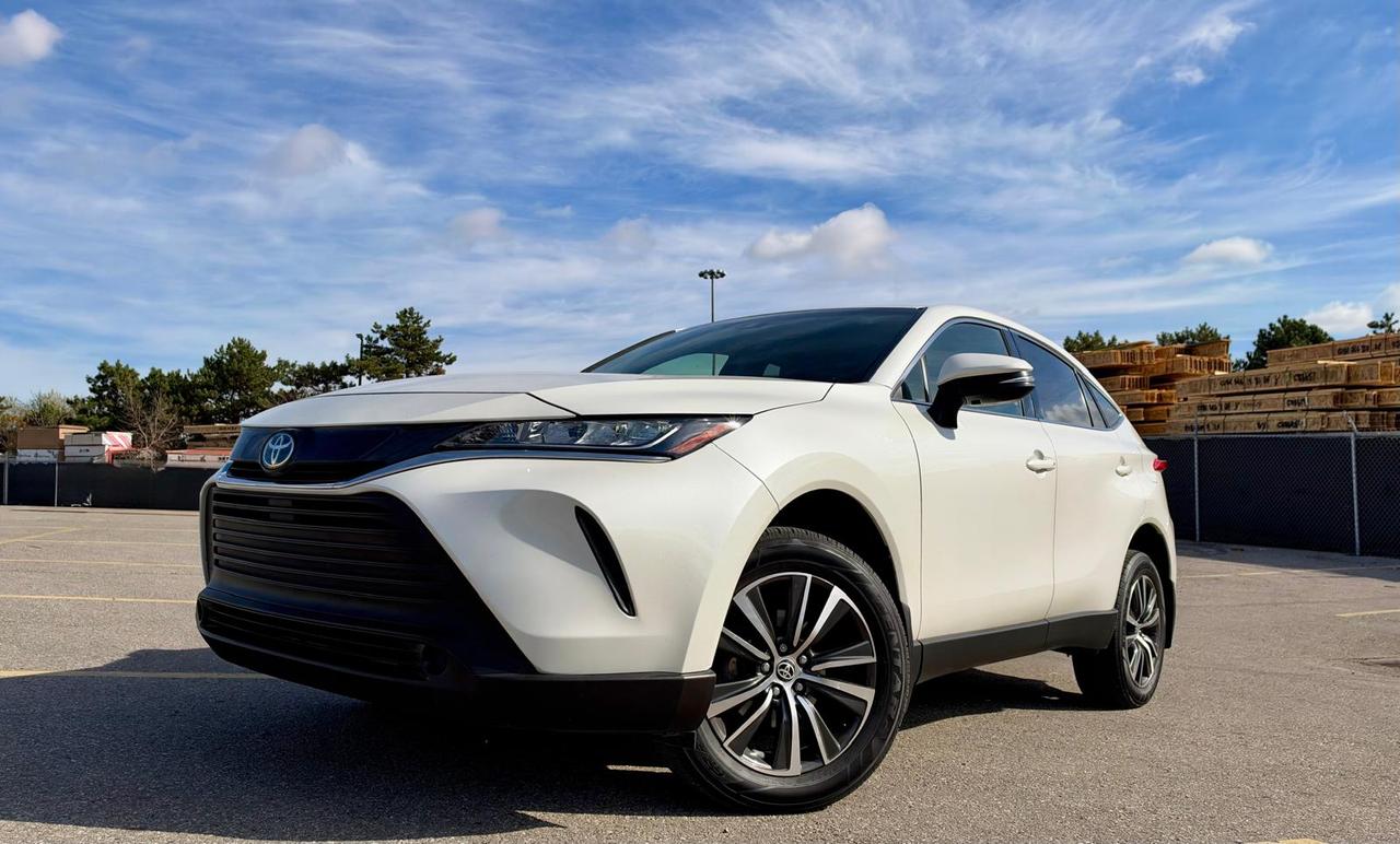 2022 Toyota Venza LE Photo0