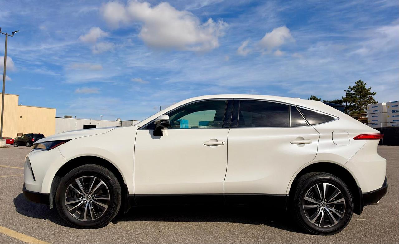 2022 Toyota Venza LE Photo