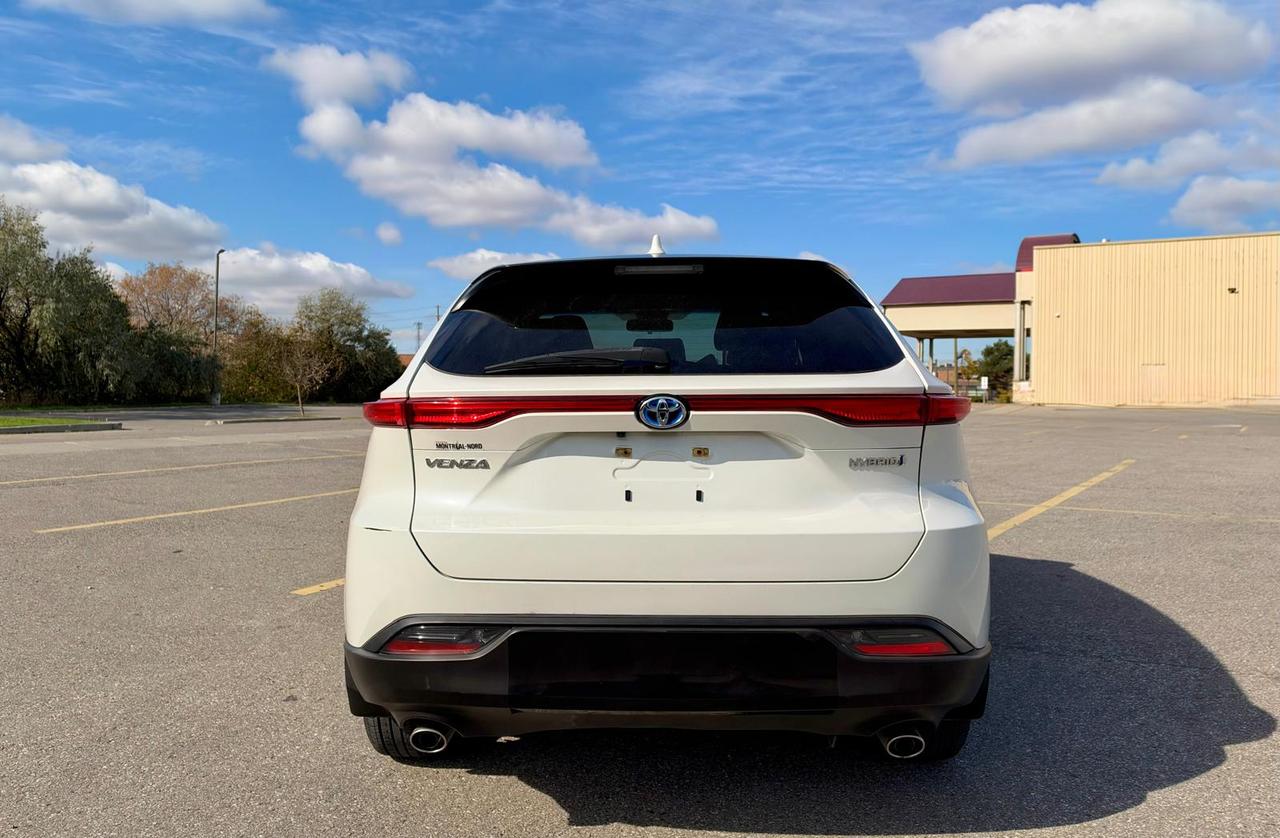 2022 Toyota Venza LE Photo3