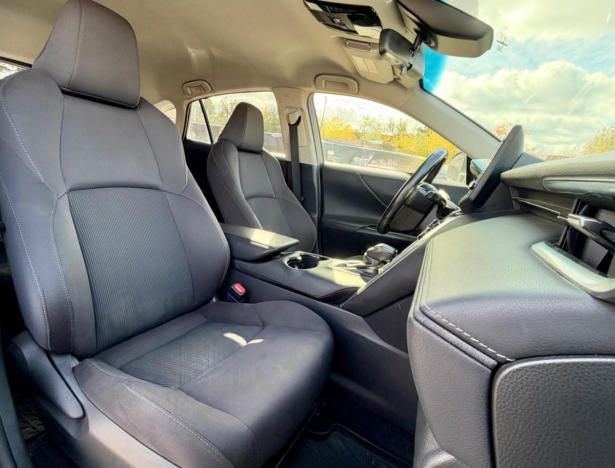 2022 Toyota Venza LE Photo