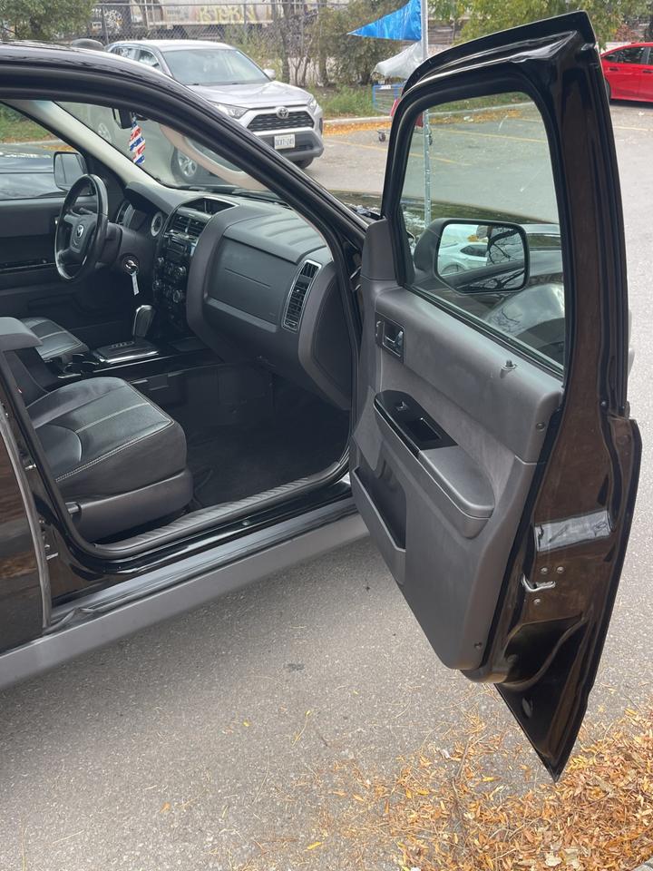 2010 Mazda Tribute GT   4WD  POWER SUNROOF   HEATED LEATHER Photo