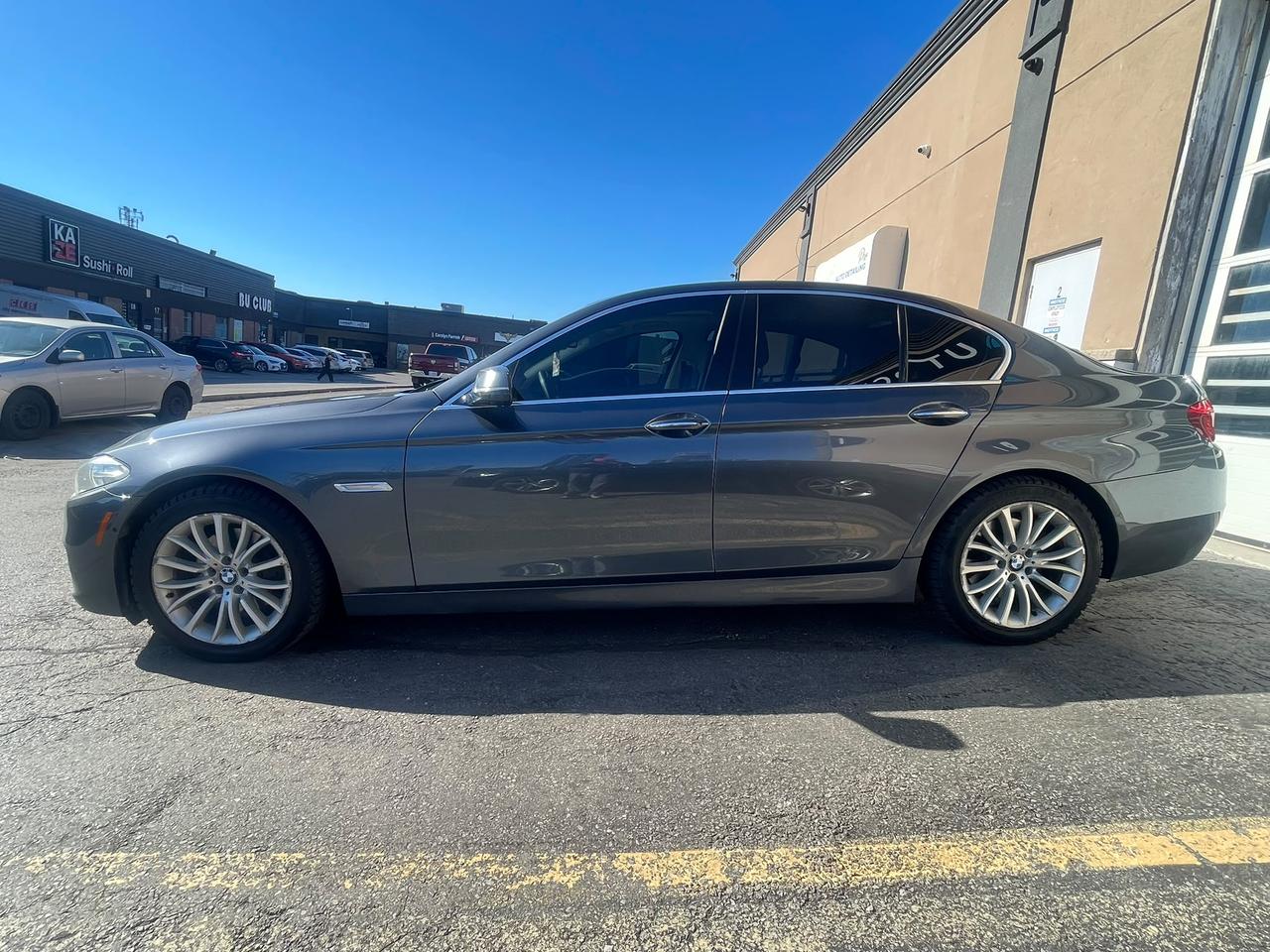 2015 BMW 5 Series 528i xDrive | CLEAN CARFAX | NO CLAIMS | Photo5