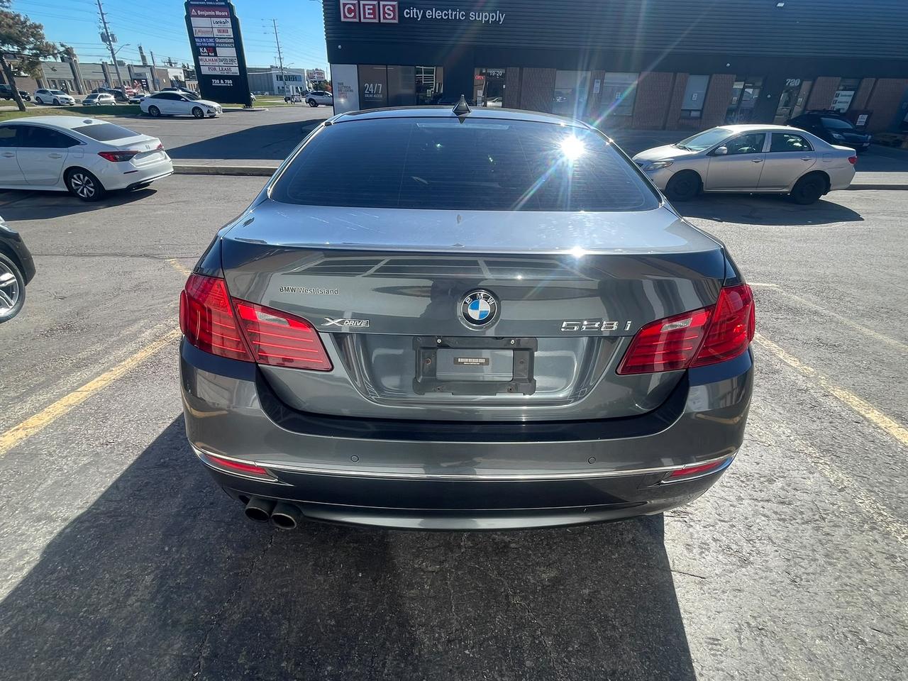 2015 BMW 5 Series 528i xDrive | CLEAN CARFAX | NO CLAIMS | Photo