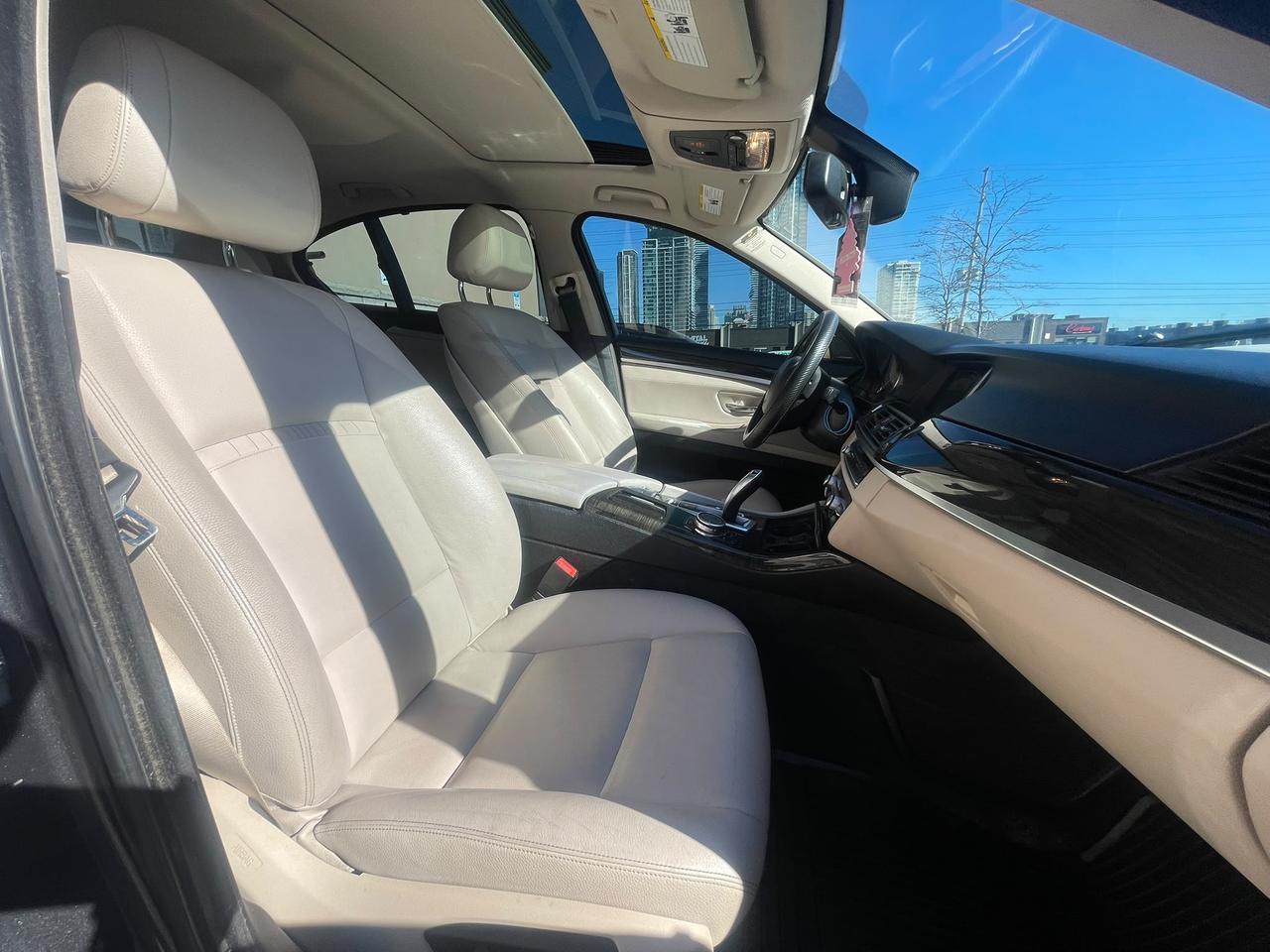 2015 BMW 5 Series 528i xDrive | CLEAN CARFAX | NO CLAIMS | Photo
