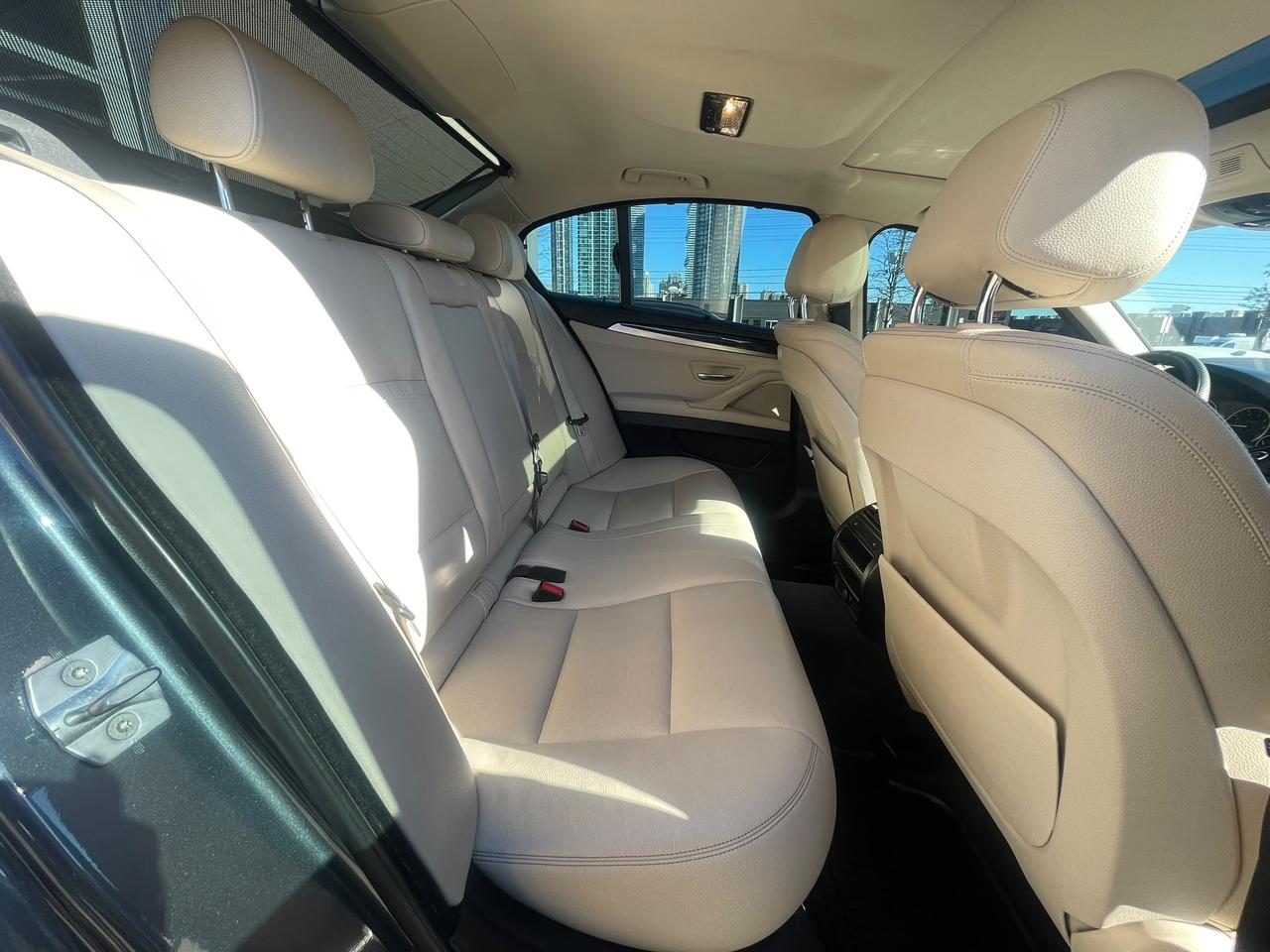 2015 BMW 5 Series 528i xDrive | CLEAN CARFAX | NO CLAIMS | Photo