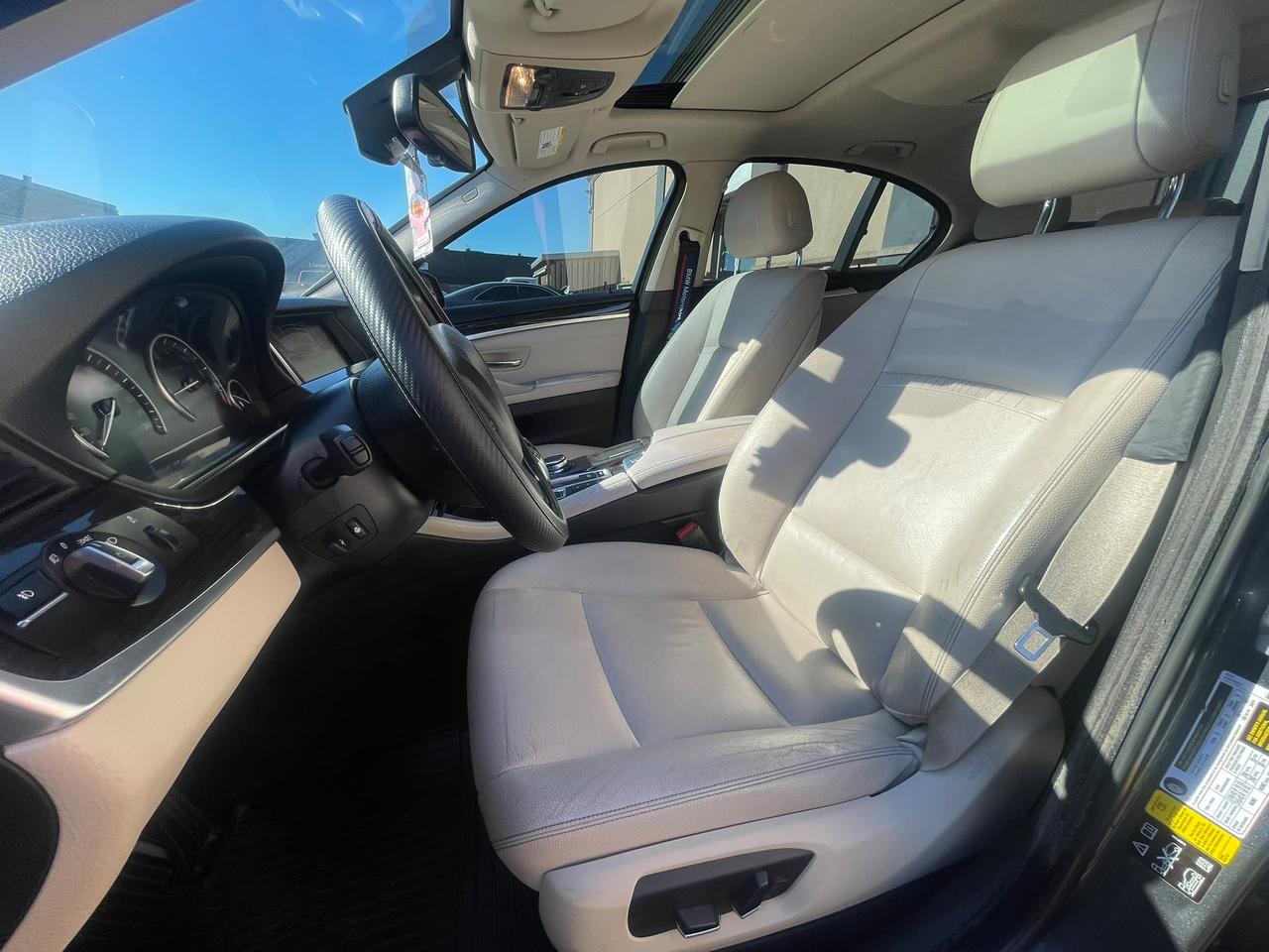 2015 BMW 5 Series 528i xDrive | CLEAN CARFAX | NO CLAIMS | Photo