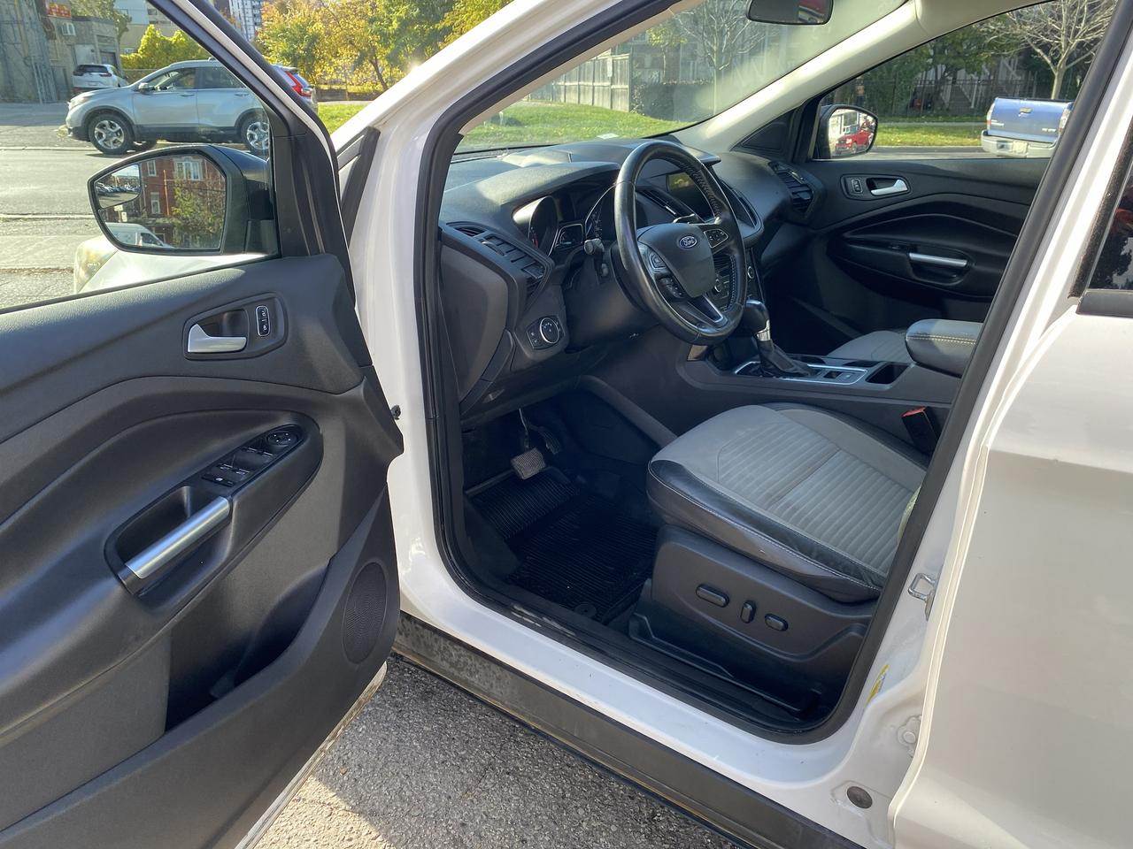 2017 Ford Escape Accident Free/1Owner/AWD/Gas Saver/Bck Camera Photo
