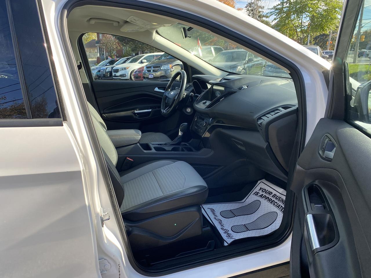 2017 Ford Escape Accident Free/1Owner/AWD/Gas Saver/Bck Camera Photo
