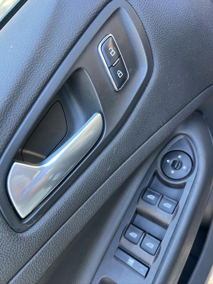 2016 Ford Escape SE Photo