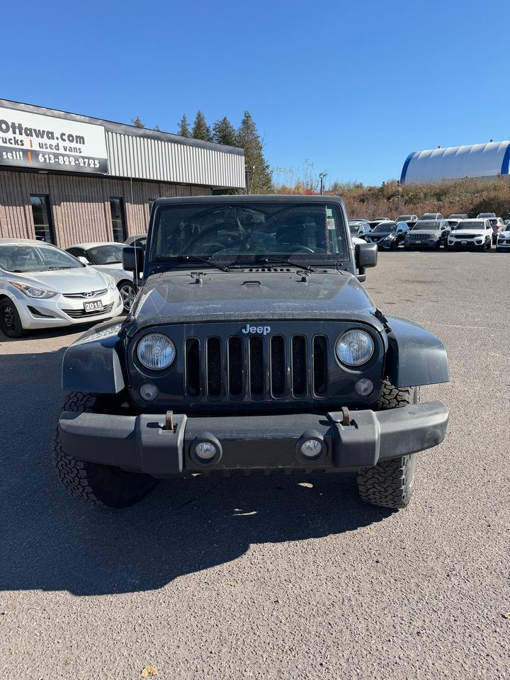 2017 Jeep Wrangler 4WD 4DR SAHARA Photo