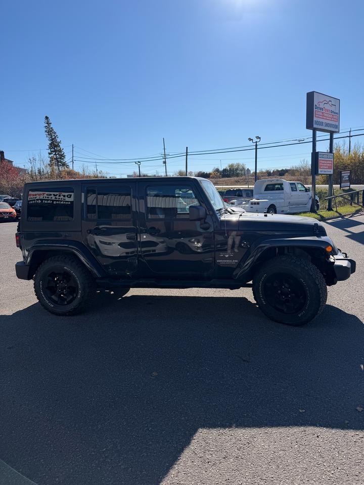 2017 Jeep Wrangler 4WD 4DR SAHARA Photo