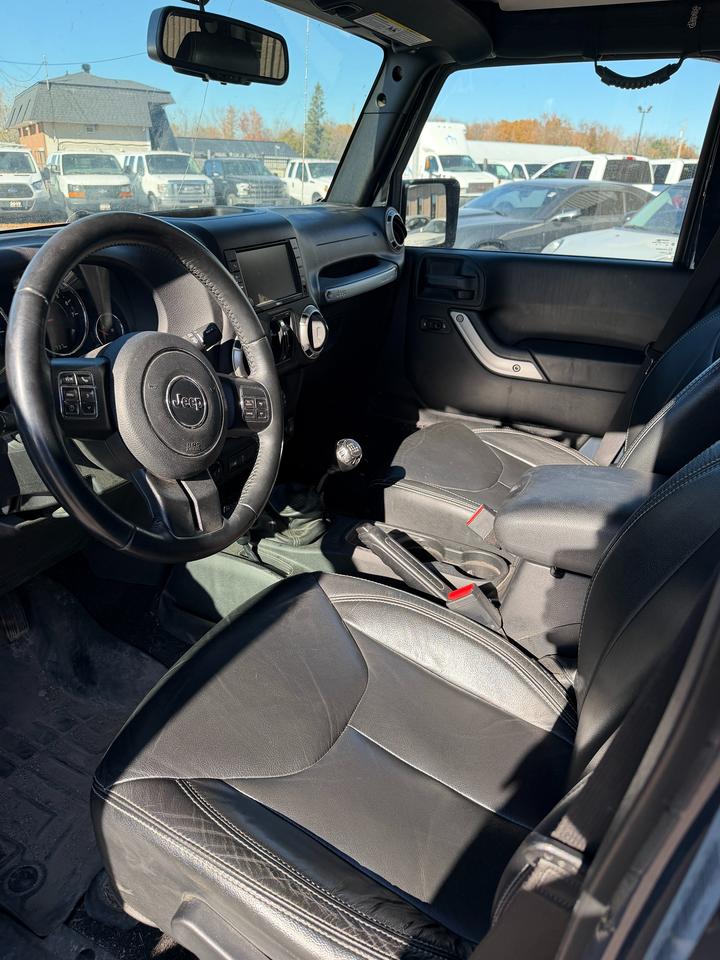 2017 Jeep Wrangler 4WD 4DR SAHARA Photo