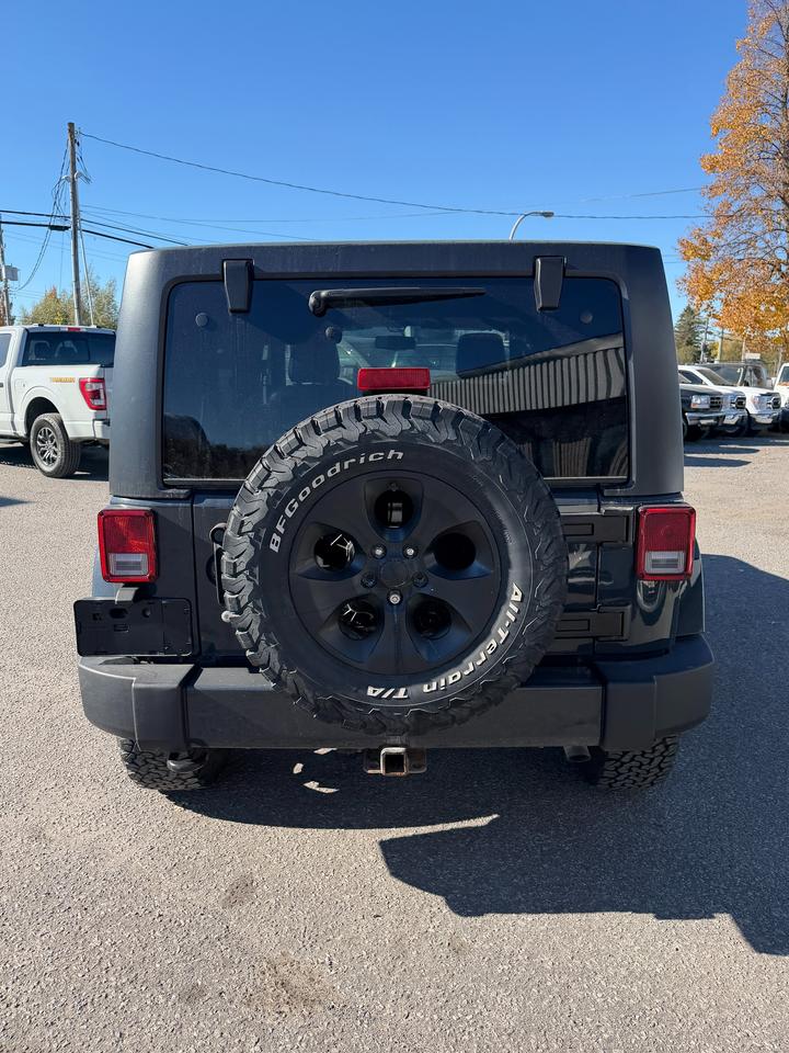 2017 Jeep Wrangler 4WD 4DR SAHARA Photo3