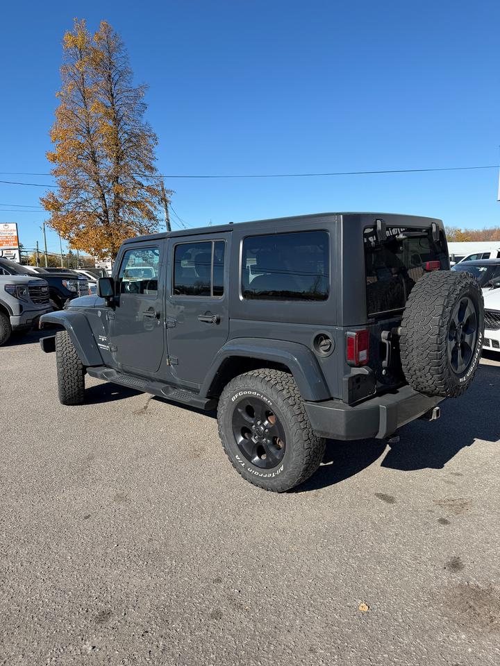 2017 Jeep Wrangler 4WD 4DR SAHARA Photo2