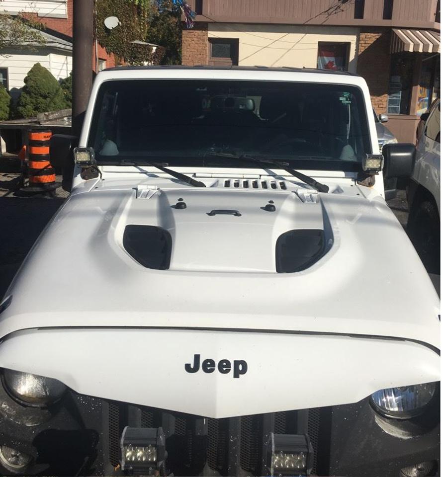 2016 Jeep Wrangler Sport 4WD Locally Owned Super Low Km's Photo