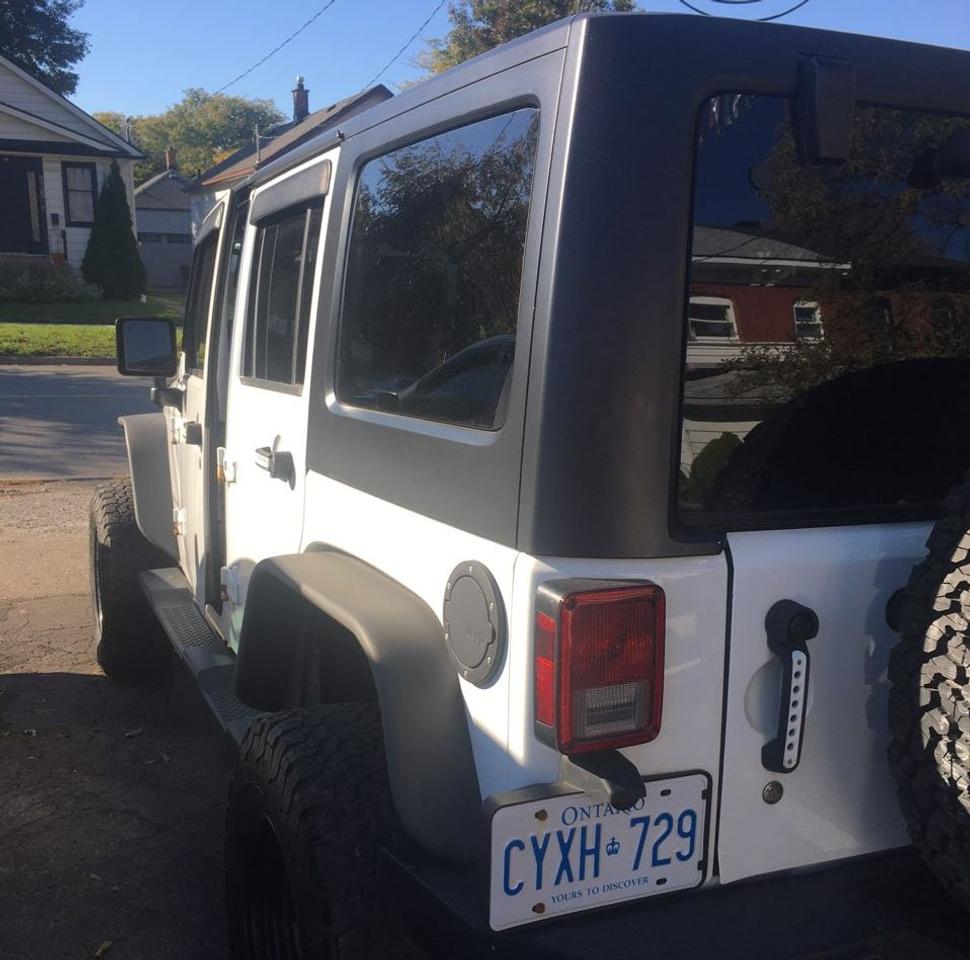 2016 Jeep Wrangler Sport 4WD Locally Owned Super Low Km's Photo