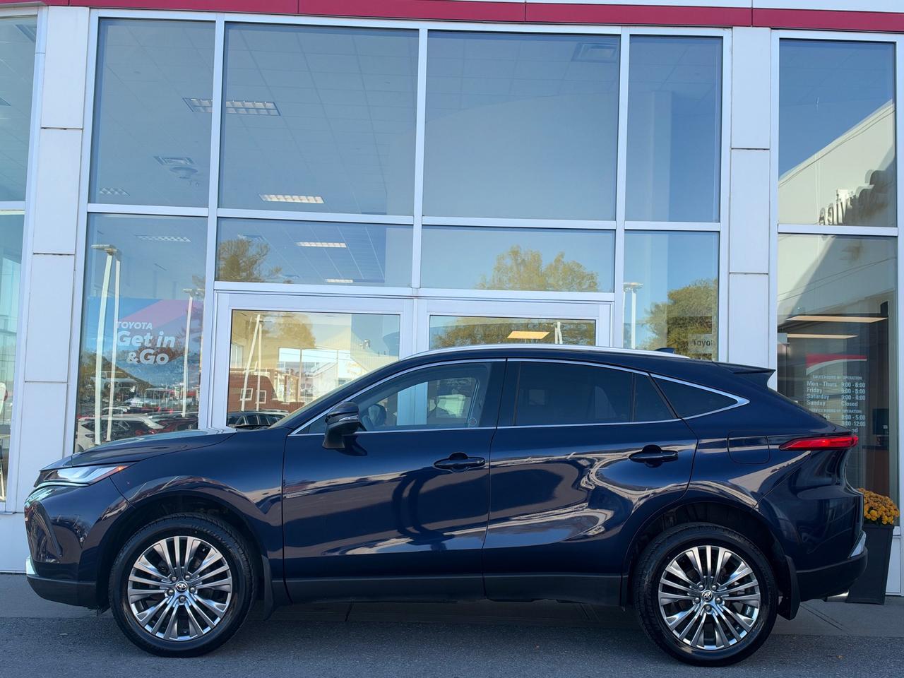 2023 Toyota Venza XLE-ONE OWNER-BOUGHT+SERVICED HERE! Photo