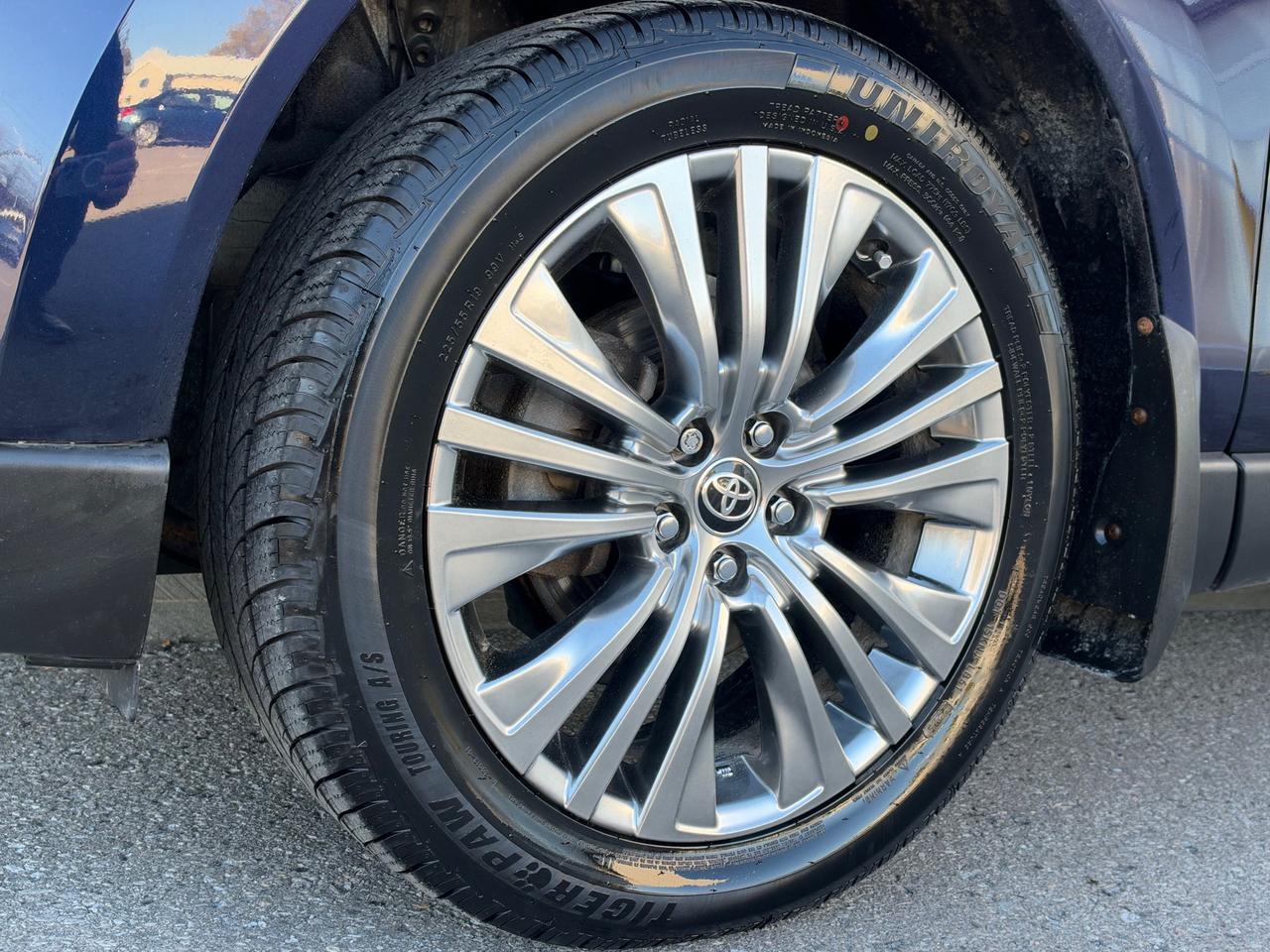 2023 Toyota Venza XLE-ONE OWNER-BOUGHT+SERVICED HERE! Photo