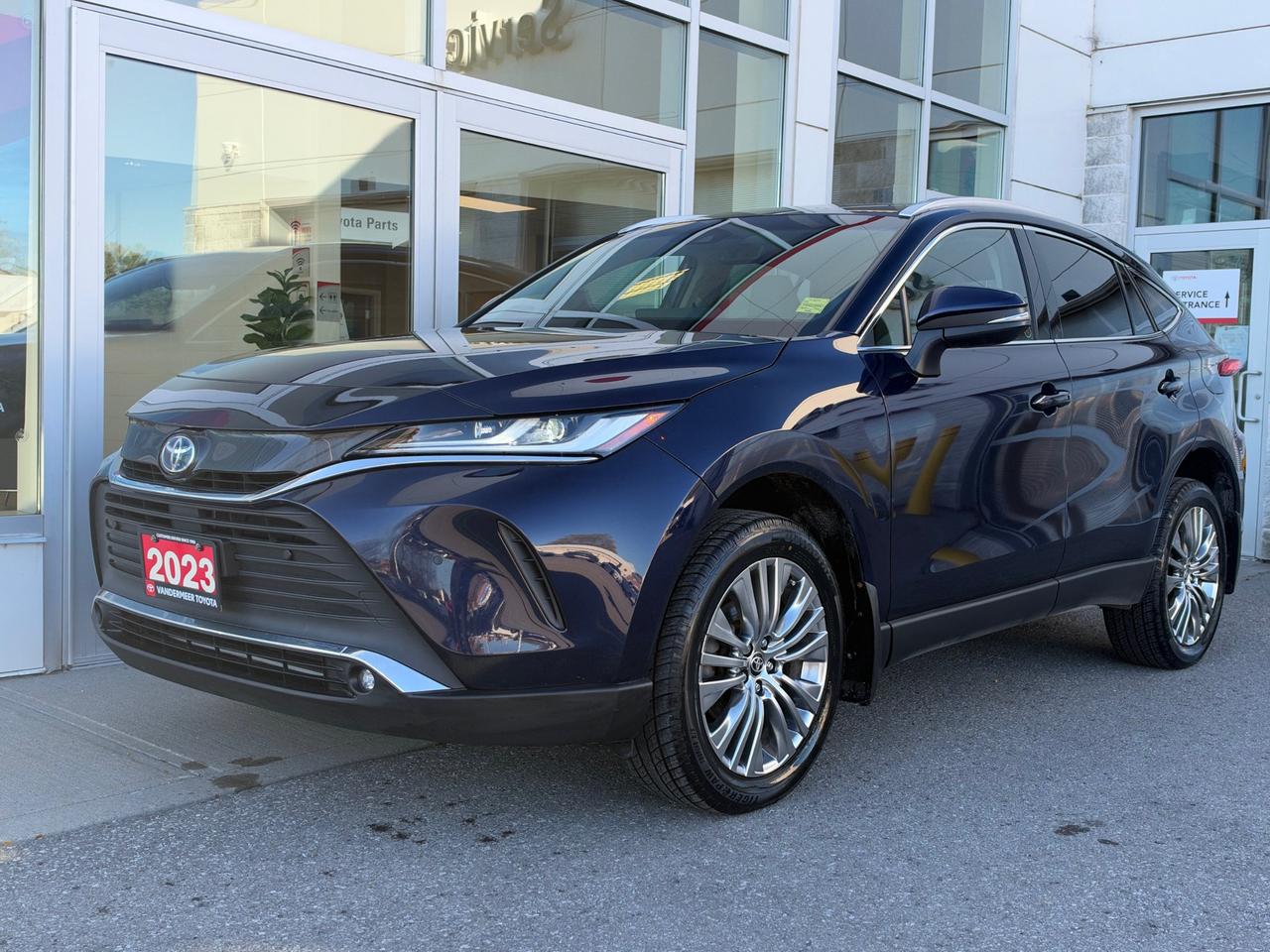 2023 Toyota Venza XLE-ONE OWNER-BOUGHT+SERVICED HERE! Photo
