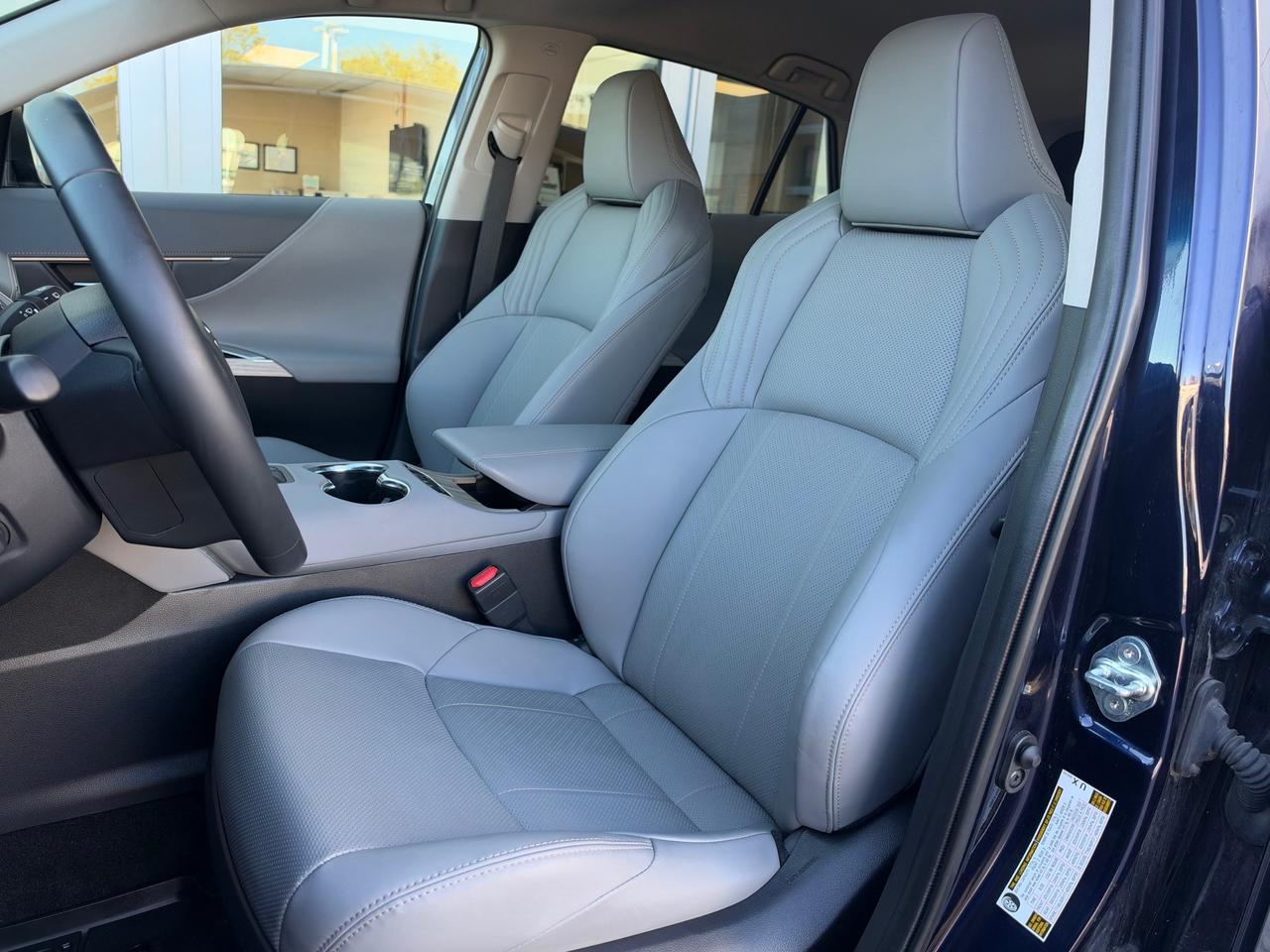 2023 Toyota Venza XLE-ONE OWNER-BOUGHT+SERVICED HERE! Photo