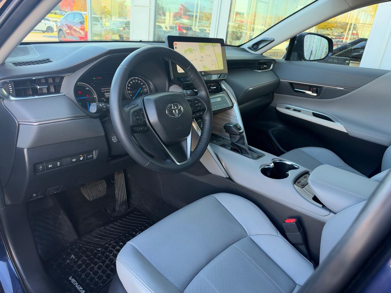 2023 Toyota Venza XLE-ONE OWNER-BOUGHT+SERVICED HERE! Photo
