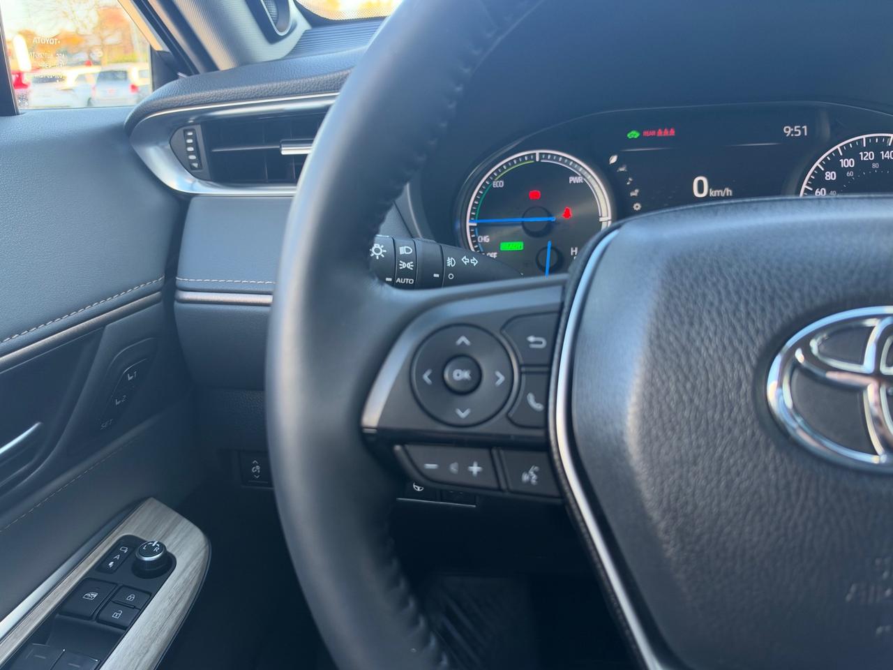 2023 Toyota Venza XLE-ONE OWNER-BOUGHT+SERVICED HERE! Photo