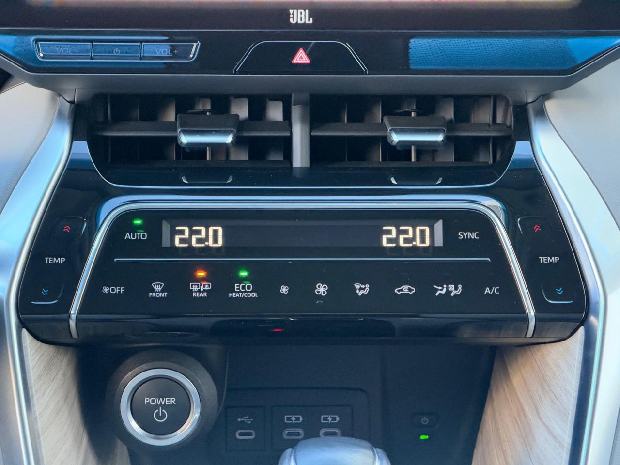 2023 Toyota Venza XLE-ONE OWNER-BOUGHT+SERVICED HERE! Photo
