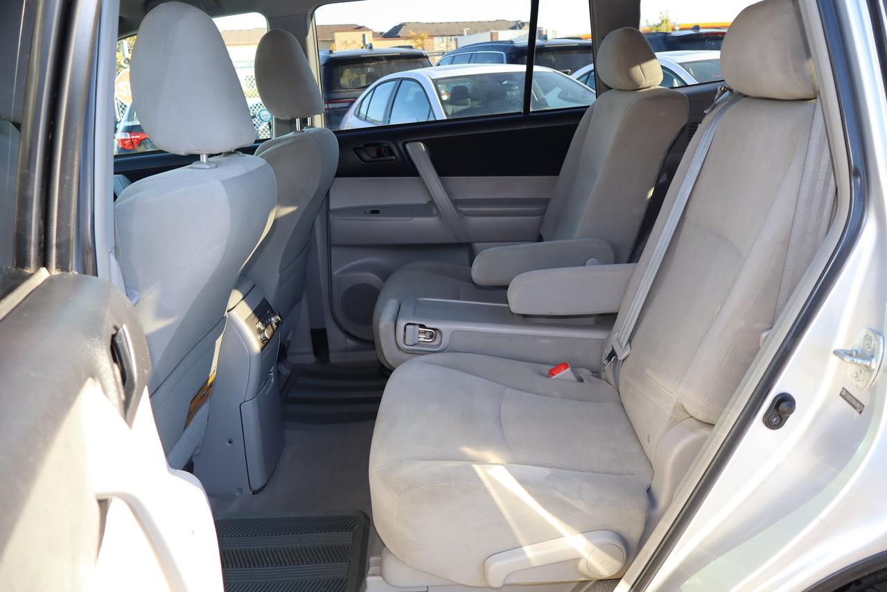 2010 Toyota Highlander BASE Photo