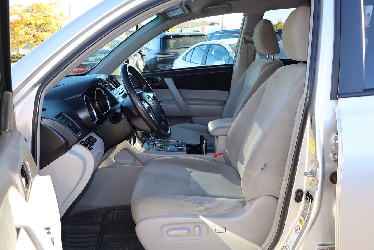 2010 Toyota Highlander BASE Photo