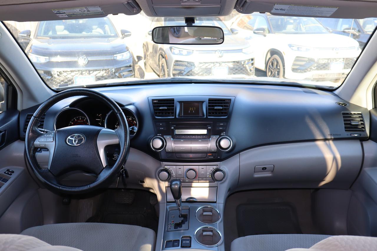 2010 Toyota Highlander BASE Photo