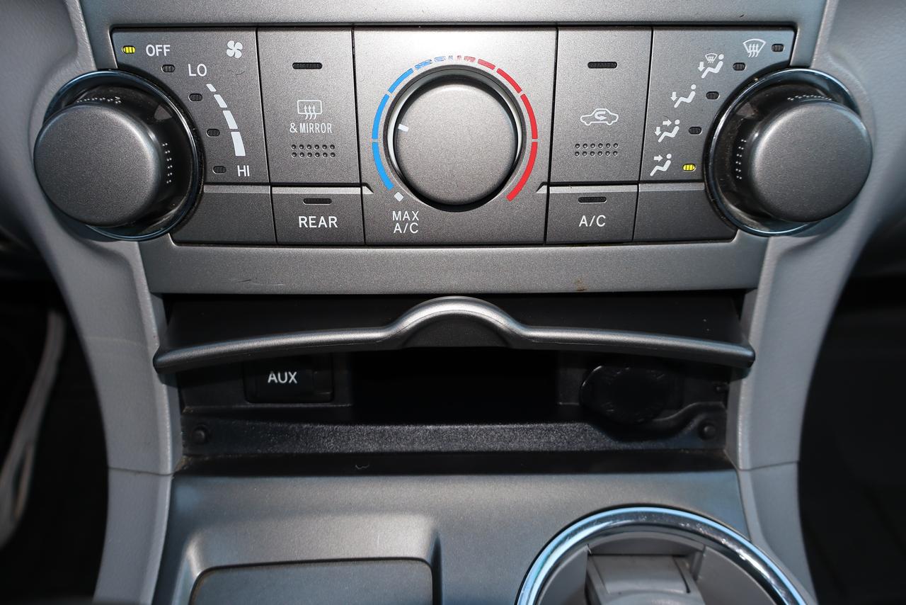2010 Toyota Highlander BASE Photo