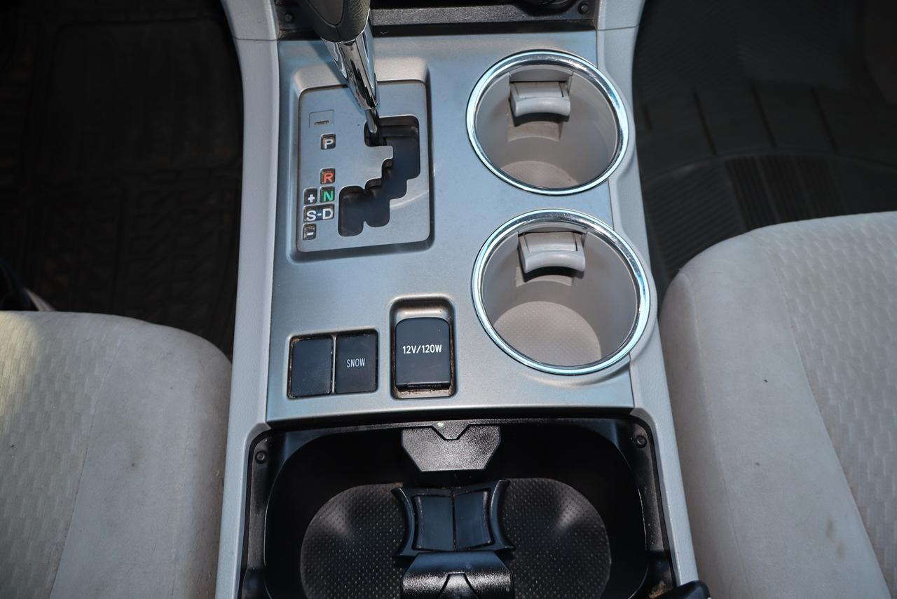 2010 Toyota Highlander BASE Photo