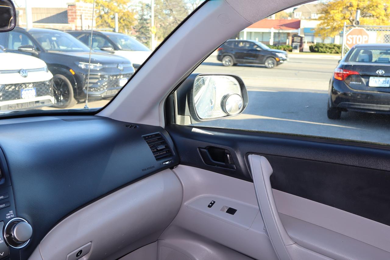 2010 Toyota Highlander BASE Photo