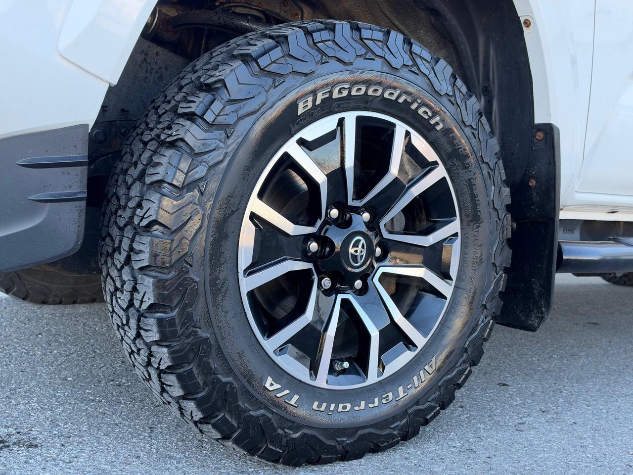 2020 Toyota Tacoma TRD SPORT-DLR SERVICED+CLEAN CARFAX! Photo1
