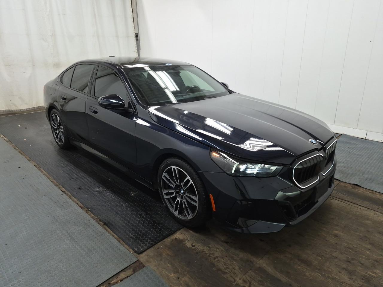 2024 BMW 5 Series 530i xDrive M-SPORT|1 OWNER|HUD|NAVI|ROOF| - Photo #1