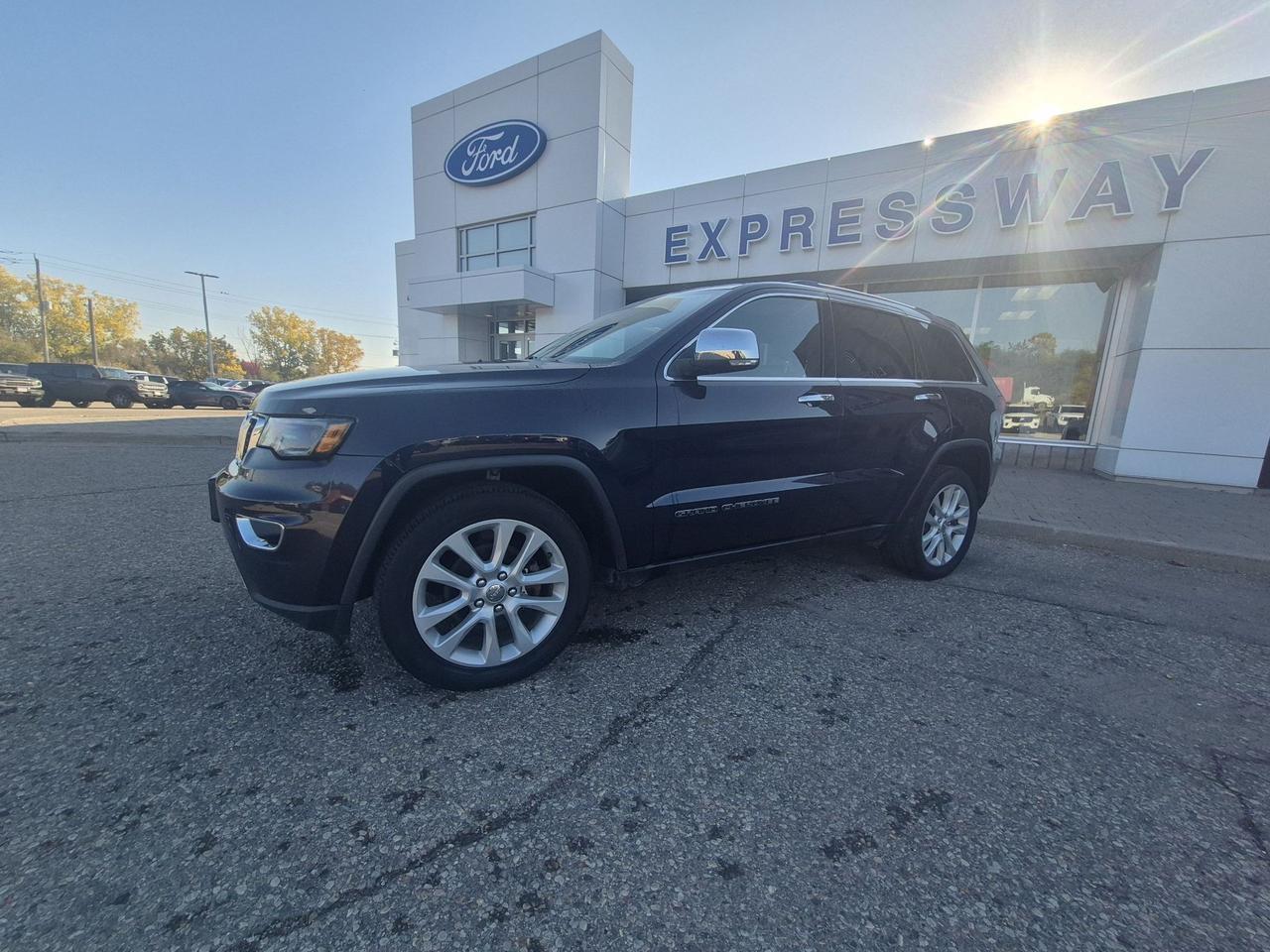 2017 Jeep Grand Cherokee 4x4 Limited Photo0