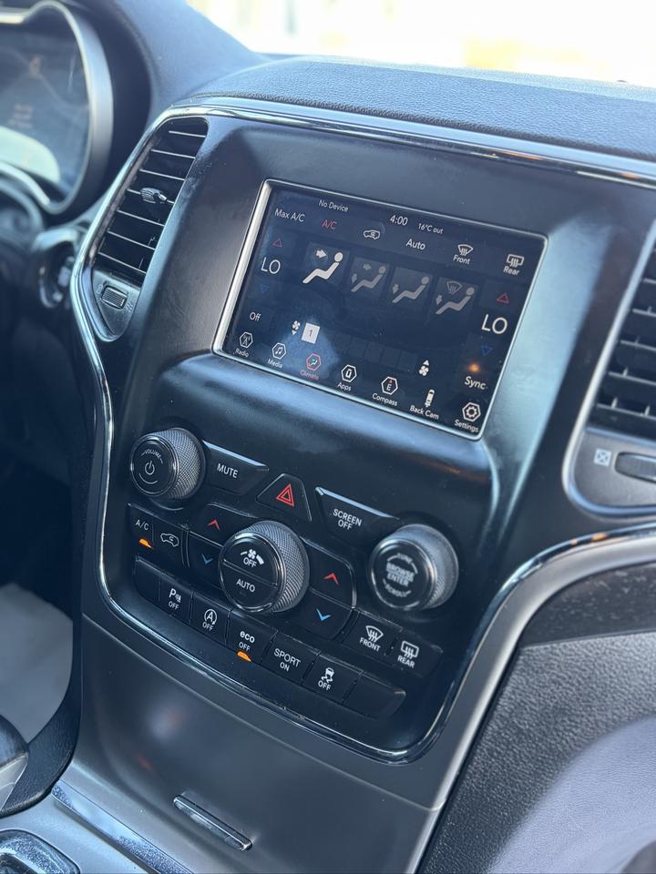 2018 Jeep Grand Cherokee Laredo Photo