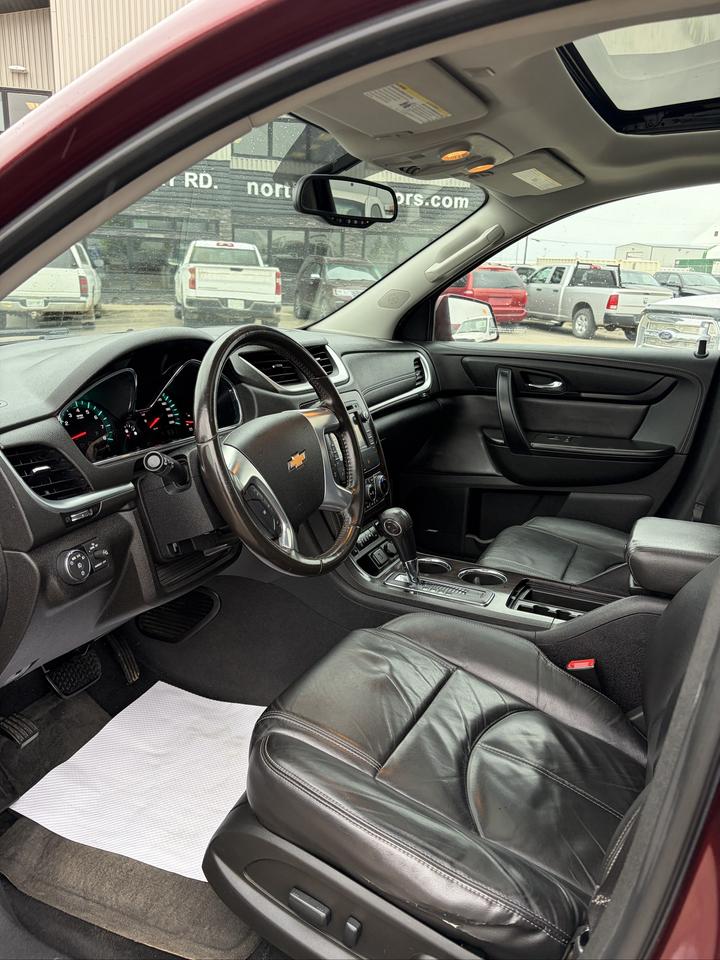 2017 Chevrolet Traverse LT - Photo #8