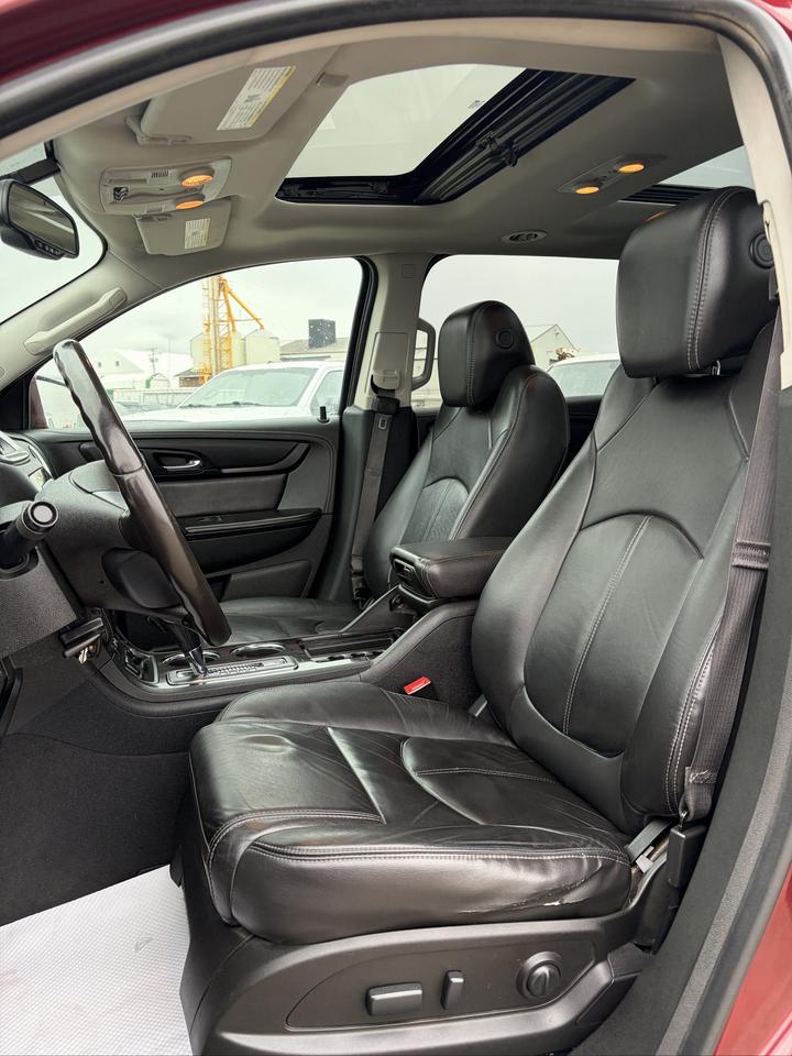 2017 Chevrolet Traverse LT - Photo #9